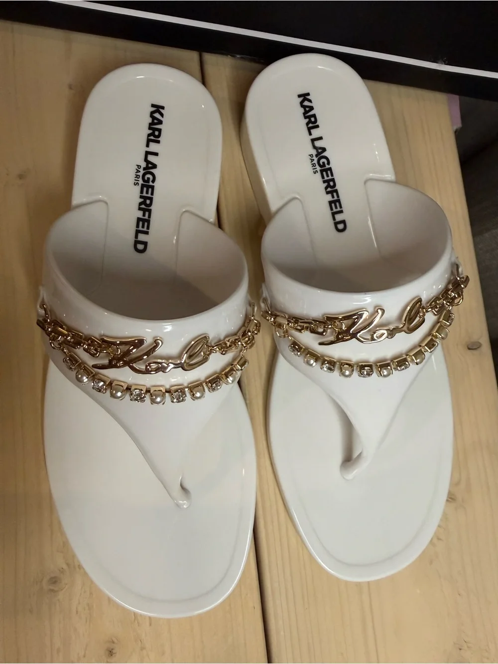 Karl Lagerfeld Paris Vesperina Embellished White Jelly Sandals Size 7 New